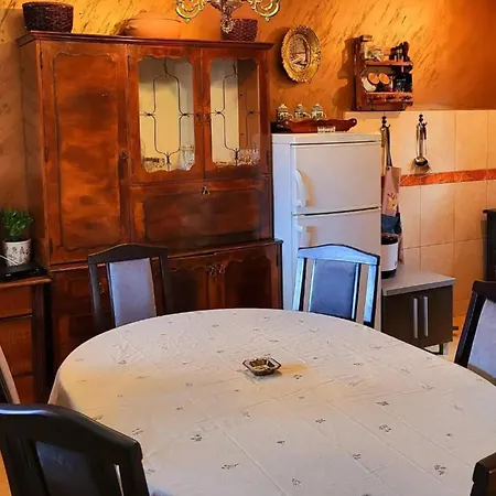 Villa Povlen 1979 - Mini Bar, Karaoke Sound System, Jacuzzi 15 April